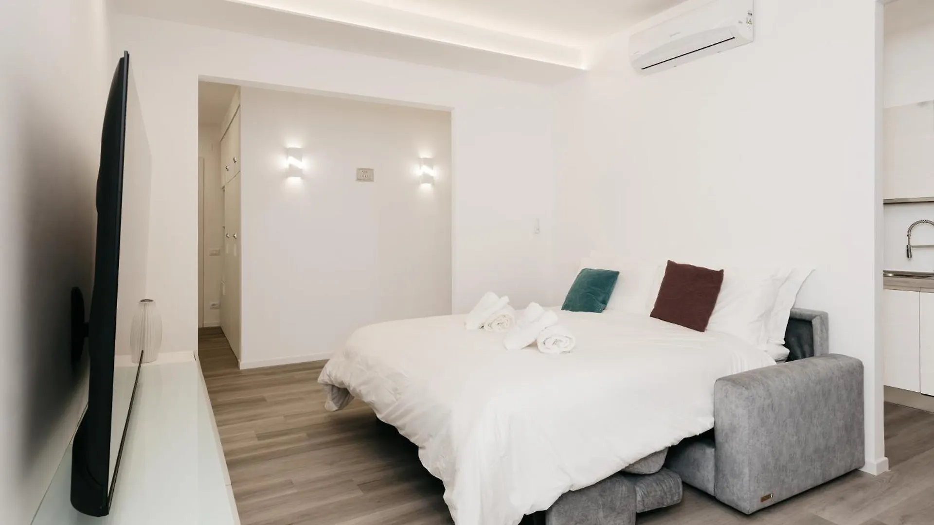 Tuscolanum Apartment Rome 0*,  Italy